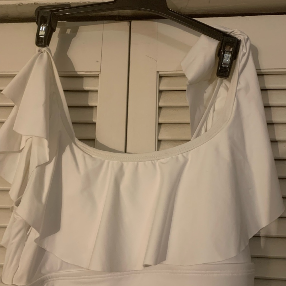 Gianni Bini White Ruffle Swim Top